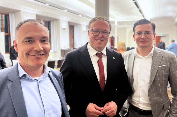 Portrait vom Ministerpräsident mit Vertretern des VbU Thüringen